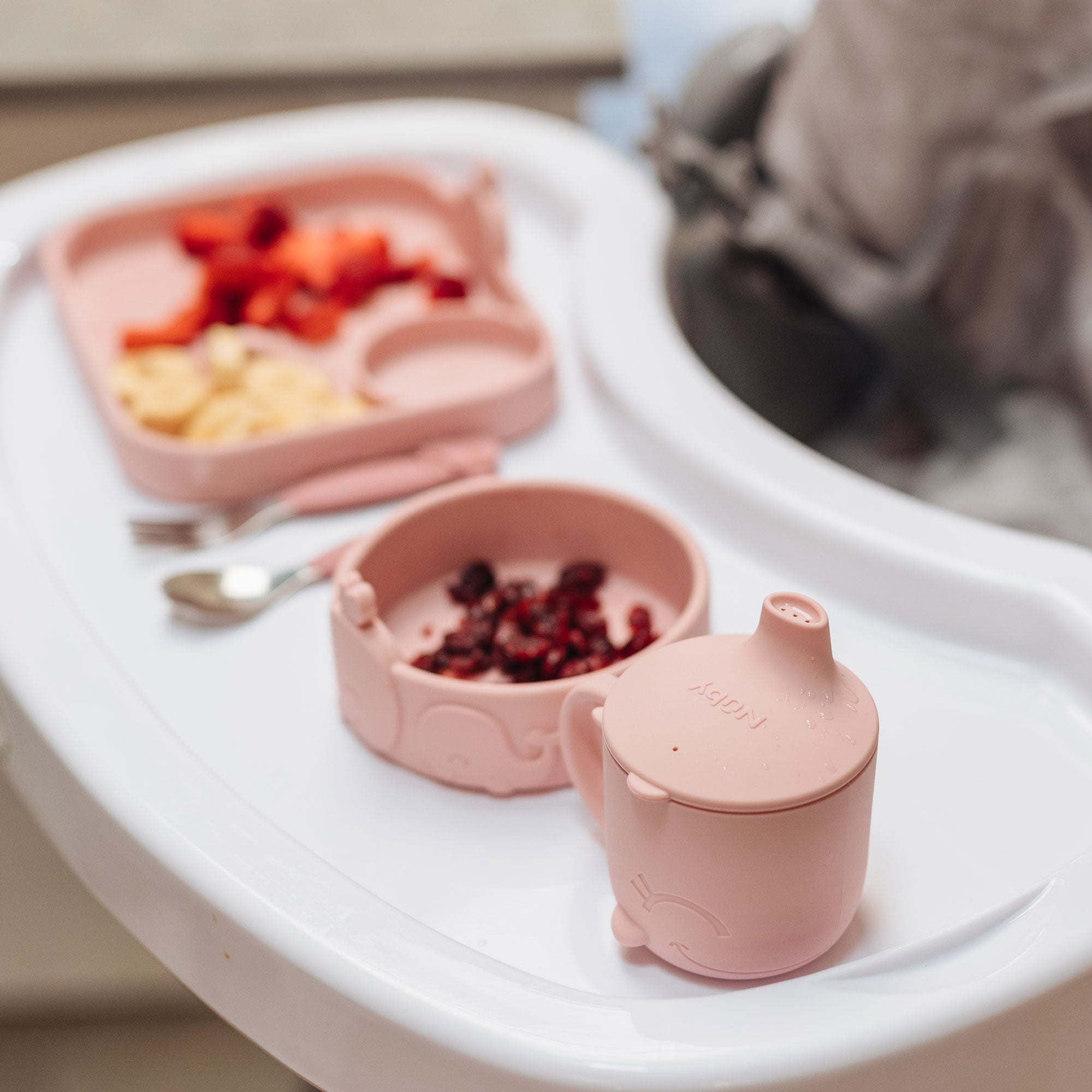 Animal Friends 6-Piece Dinnerware Set - Pink Whale (SAY1)