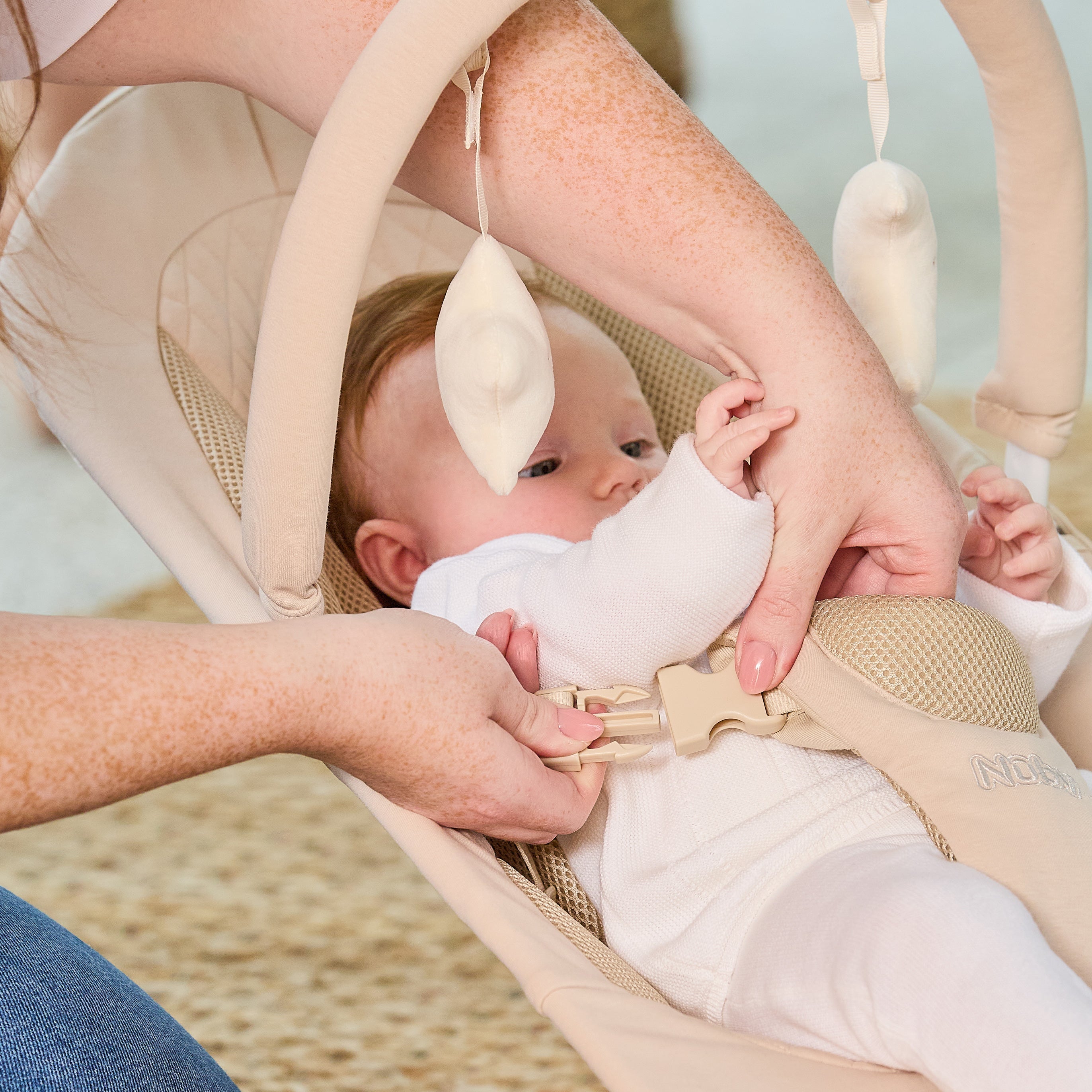 Deluxe Baby Bouncer Seat | Khaki (QXMN)
